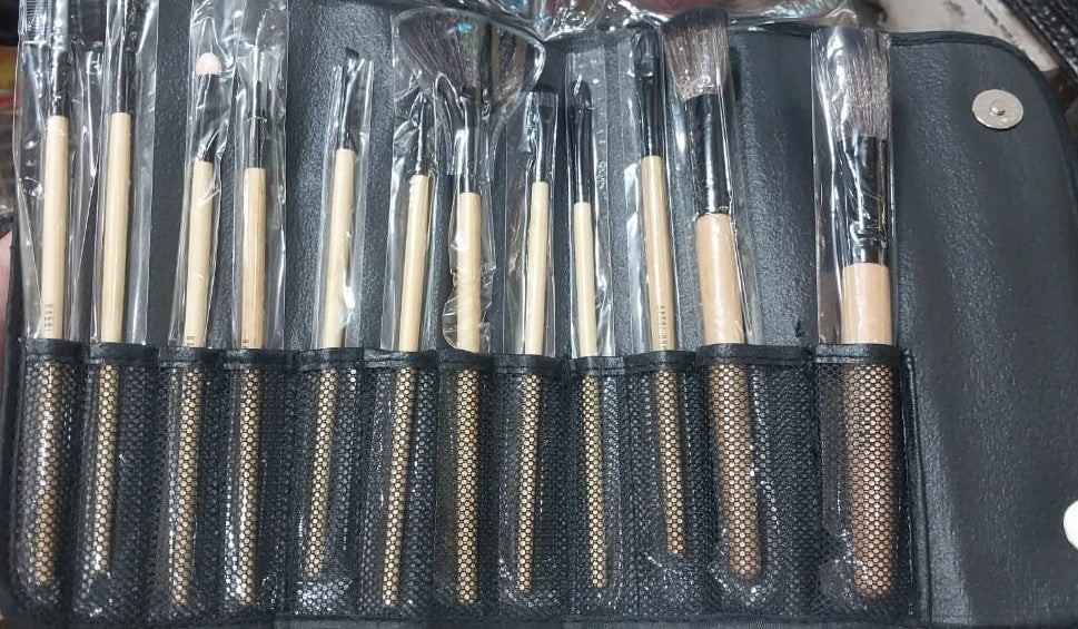 12-Piece Professional Makeup Brush Set with Roll-Up Pouch – Soft Bristles & Wooden Handles